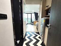 421c Studio Opened Space With Nice Breeze Private Wi Fi