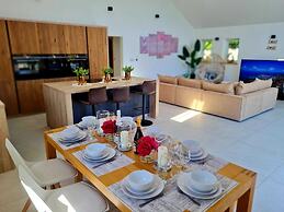 Palma Villa Unique New Build/ Enjoy Christmas Tree