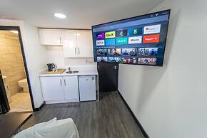 Modern Cosy Studio Available