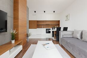 Glamorous Apartment Wilanow by Renters