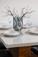 Glamorous Apartment Wilanow by Renters