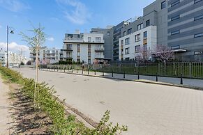 Glamorous Apartment Wilanow by Renters