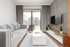 Glamorous Apartment Wilanow by Renters