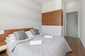 Glamorous Apartment Wilanow by Renters