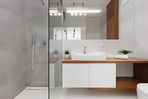 Glamorous Apartment Wilanow by Renters
