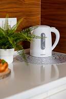 Glamorous Apartment Wilanow by Renters