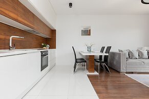 Glamorous Apartment Wilanow by Renters