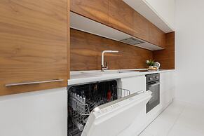 Glamorous Apartment Wilanow by Renters