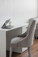 Glamorous Apartment Wilanow by Renters