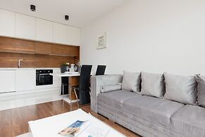Glamorous Apartment Wilanow by Renters