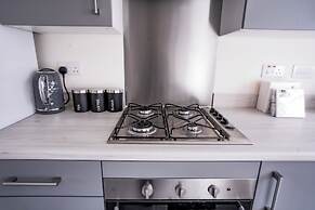 Stunning 2-bed House in Manchester With Canal View