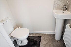 Stunning 2-bed House in Manchester With Canal View