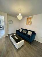 Stunning 2-bed House in Manchester With Canal View