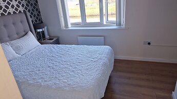 Stunning 2-bed House in Manchester With Canal View