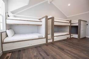 Eagle View #f8 4 Bedroom Townhouse