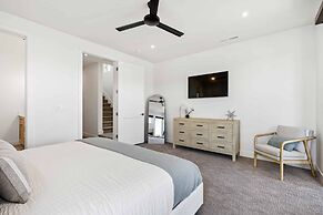 Palm Desert Oasis 5 Bedroom Home