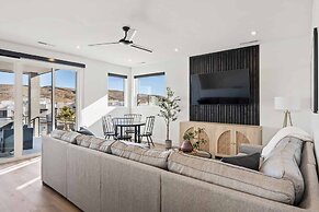 Palm Desert Oasis 5 Bedroom Home