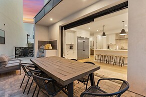 Palm Desert Oasis 5 Bedroom Home