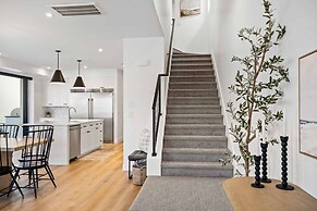 Palm Desert Oasis 5 Bedroom Home