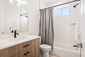 Palm Desert Oasis 5 Bedroom Home