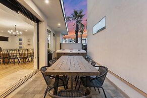 Palm Desert Oasis 5 Bedroom Home