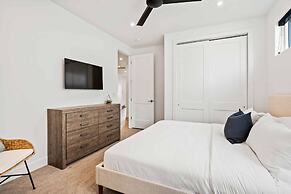 Palm Desert Oasis 5 Bedroom Home