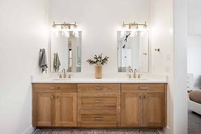 Palm Desert Oasis 5 Bedroom Home