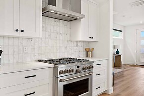 Palm Desert Oasis 5 Bedroom Home