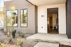 Palm Desert Oasis 5 Bedroom Home