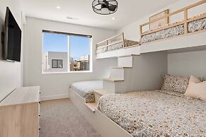 Palm Desert Oasis 5 Bedroom Home