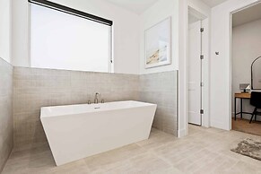 Palm Desert Oasis 5 Bedroom Home