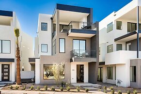 Palm Desert Oasis 5 Bedroom Home