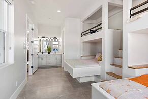 Slice Of Paradise 6 Bedroom Home