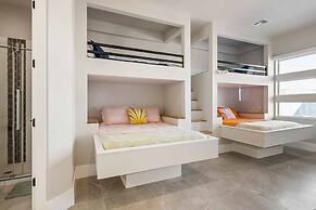 Slice Of Paradise 6 Bedroom Home