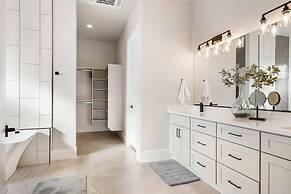 Slice Of Paradise 6 Bedroom Home