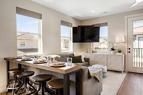 North Shore At Desert Color 6 Bedroom Townhouse