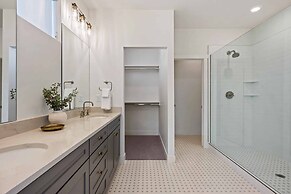 Don't You Wish Your Beach House Was Hot Like Me 5 Bedroom Townhouse