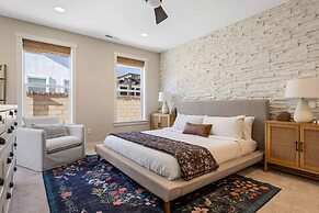 Forever No Bad Days 6 Bedroom Townhouse