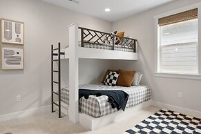 Forever No Bad Days 6 Bedroom Townhouse