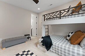 Forever No Bad Days 6 Bedroom Townhouse