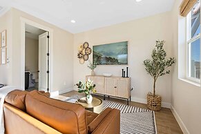 Forever No Bad Days 6 Bedroom Townhouse