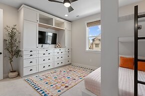 Forever No Bad Days 6 Bedroom Townhouse