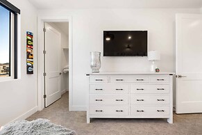 Good Vibes Vacation Home 5 Bedroom Home