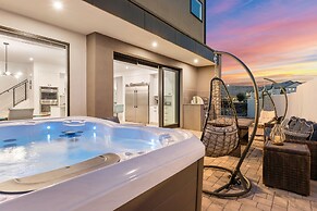 Good Vibes Vacation Home 5 Bedroom Home