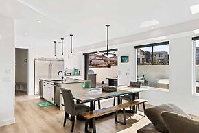 Good Vibes Vacation Home 5 Bedroom Home