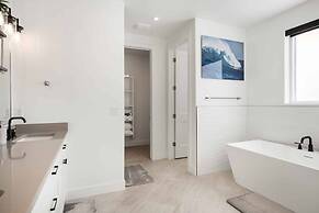 Good Vibes Vacation Home 5 Bedroom Home