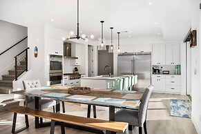 Good Vibes Vacation Home 5 Bedroom Home