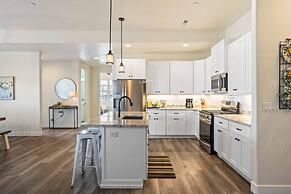 The Ann Marie #f1 6 Bedroom Townhouse