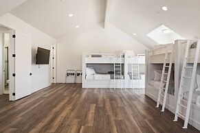 The Ann Marie #f1 6 Bedroom Townhouse