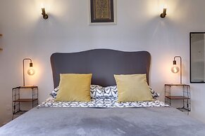 Studio Suite With Elevator Near the Old Bridge